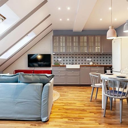 Attic Apartment On Waterfront / View / Netflix Prague Extérieur photo