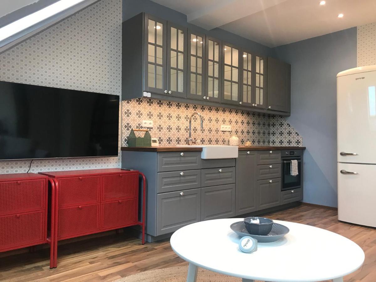 Attic Apartment On Waterfront / View / Netflix Prague Extérieur photo