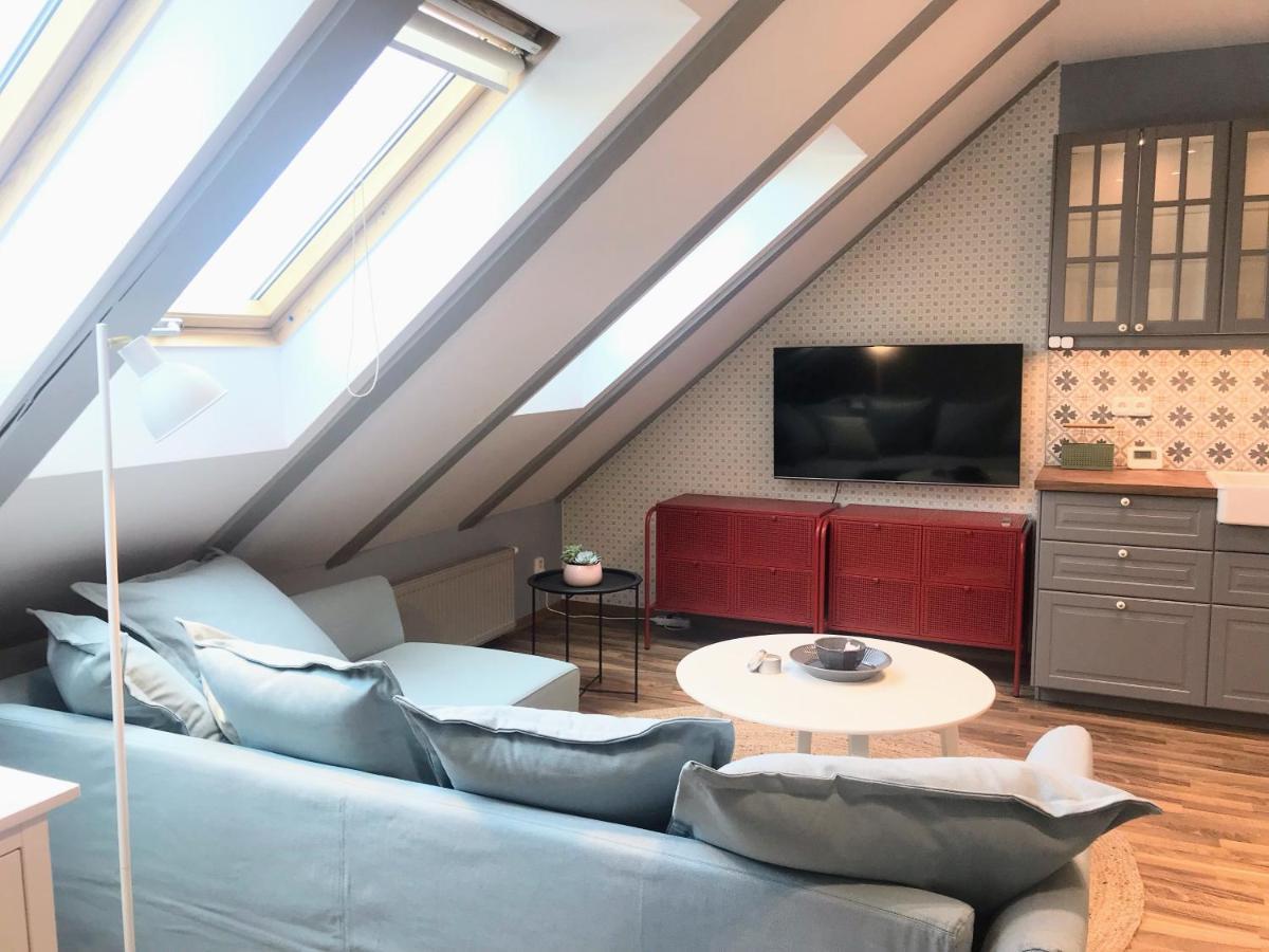 Attic Apartment On Waterfront / View / Netflix Prague Extérieur photo