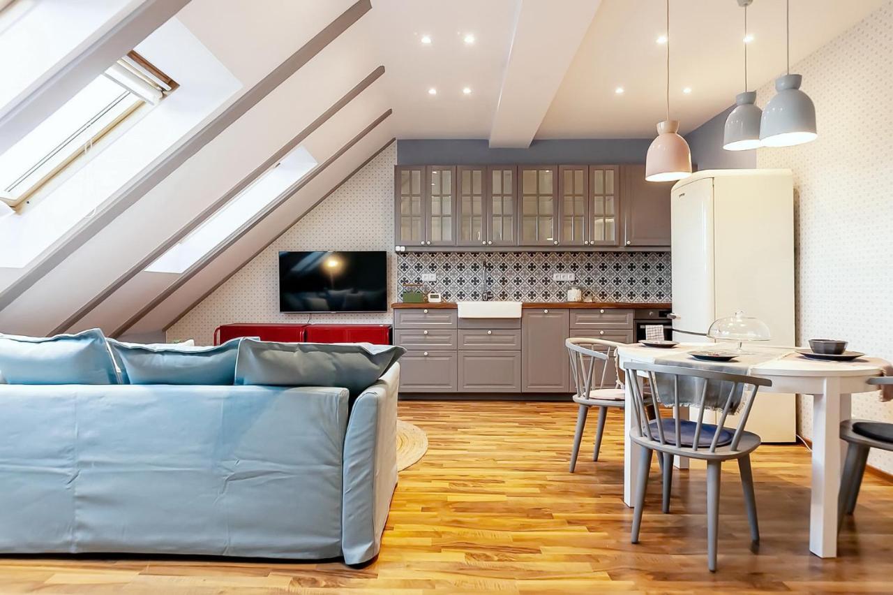 Attic Apartment On Waterfront / View / Netflix Prague Extérieur photo