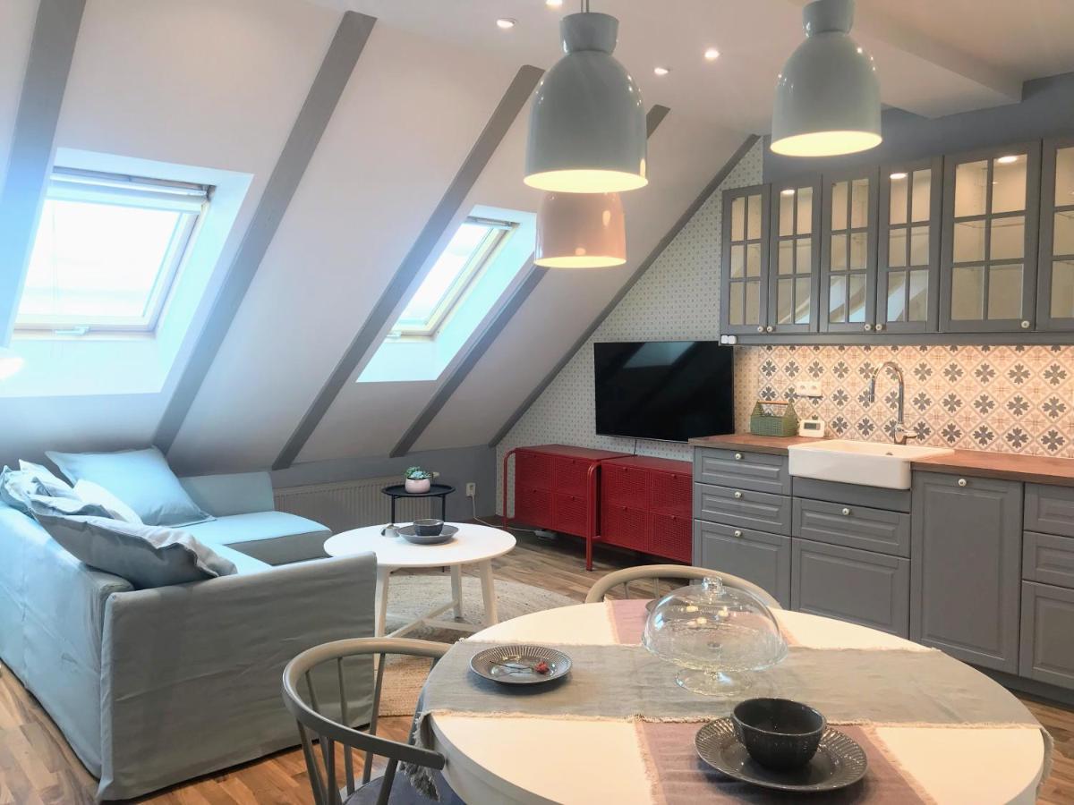 Attic Apartment On Waterfront / View / Netflix Prague Extérieur photo