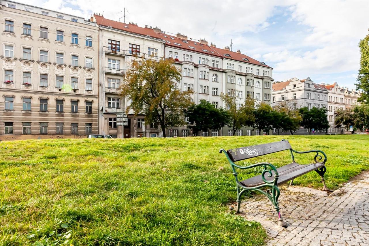 Attic Apartment On Waterfront / View / Netflix Prague Extérieur photo