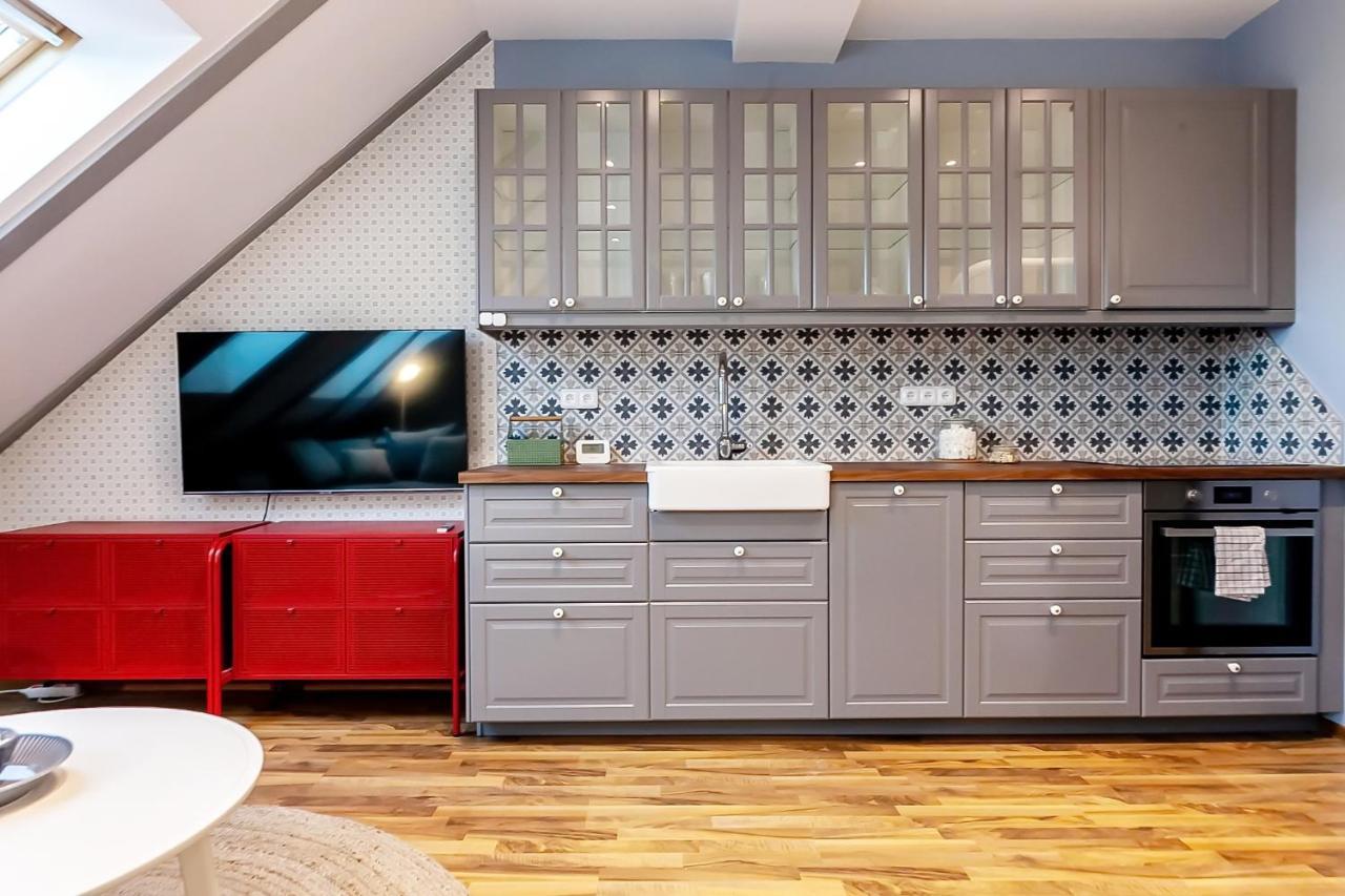 Attic Apartment On Waterfront / View / Netflix Prague Extérieur photo