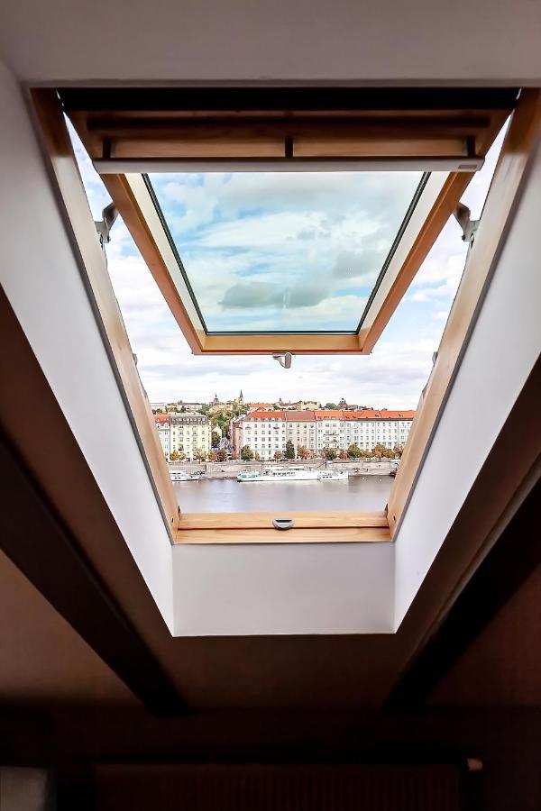 Attic Apartment On Waterfront / View / Netflix Prague Extérieur photo