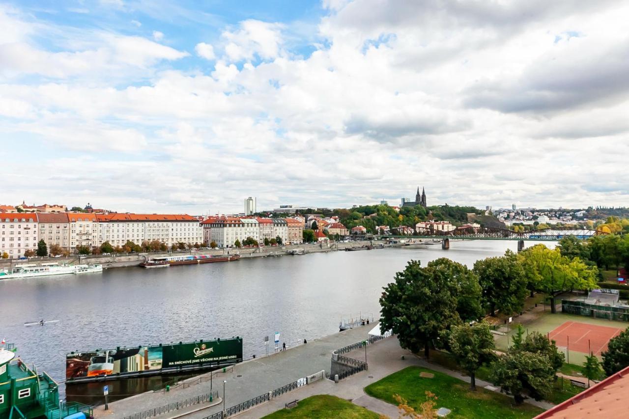 Attic Apartment On Waterfront / View / Netflix Prague Extérieur photo
