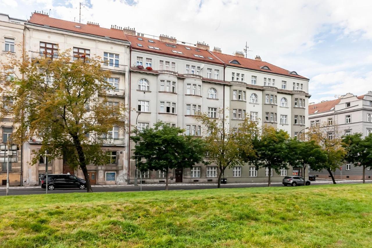 Attic Apartment On Waterfront / View / Netflix Prague Extérieur photo