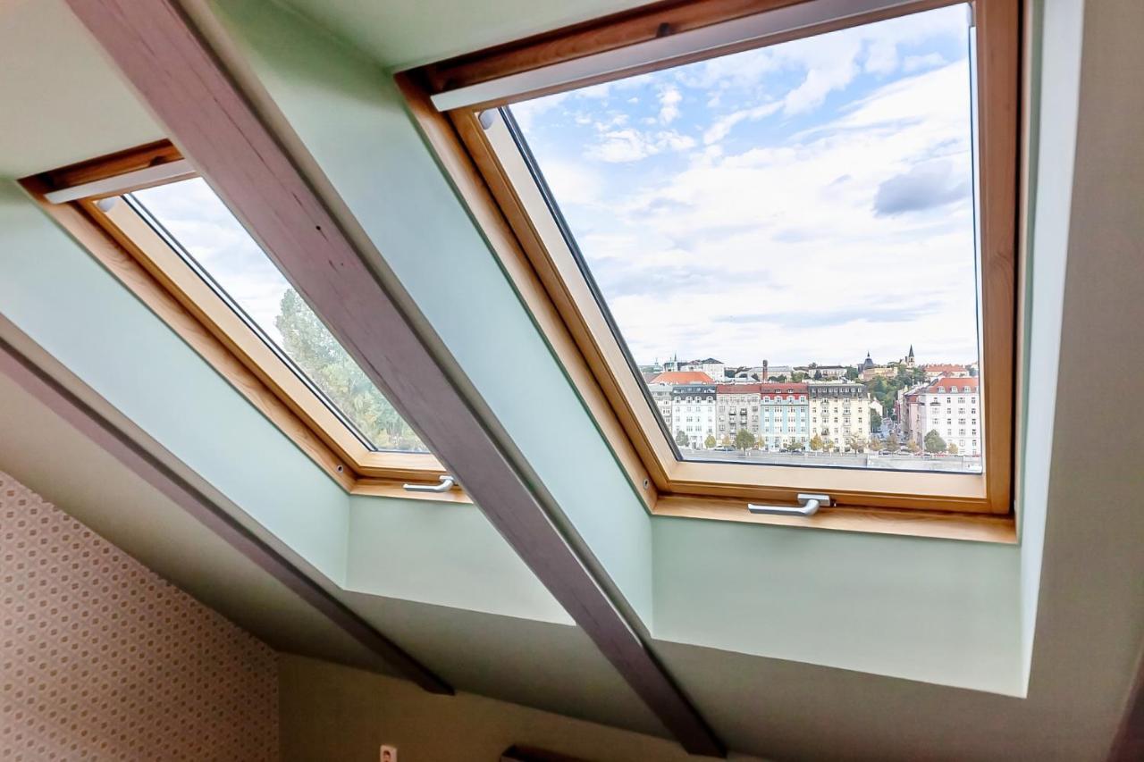 Attic Apartment On Waterfront / View / Netflix Prague Extérieur photo