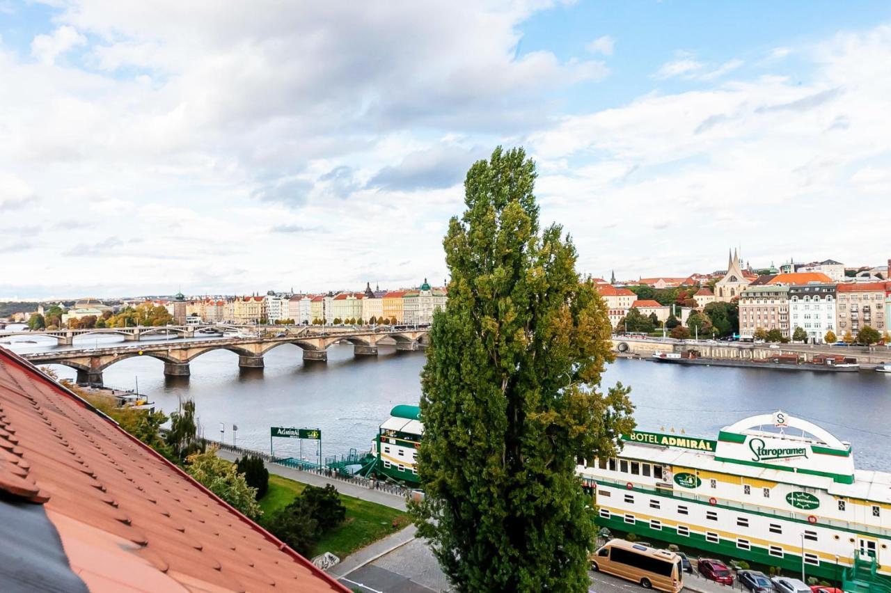 Attic Apartment On Waterfront / View / Netflix Prague Extérieur photo