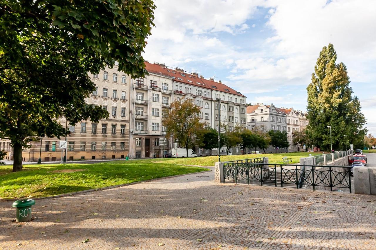 Attic Apartment On Waterfront / View / Netflix Prague Extérieur photo